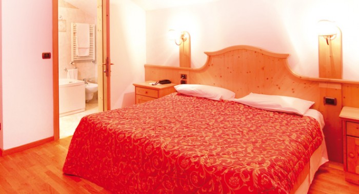Hotel Bellevue (Canazei), Val di Fassa ski chalet, image 5